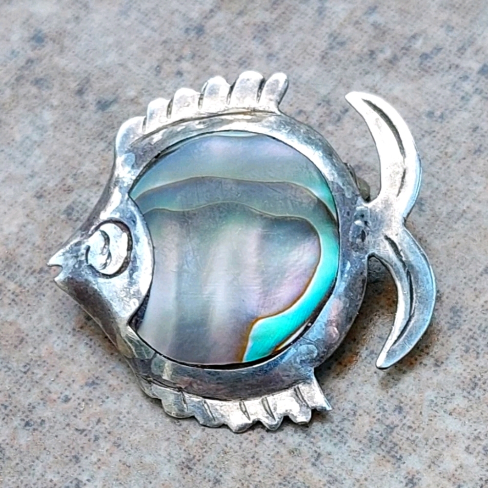 Vintage Taxco Pin...Fish w/Albaine Center